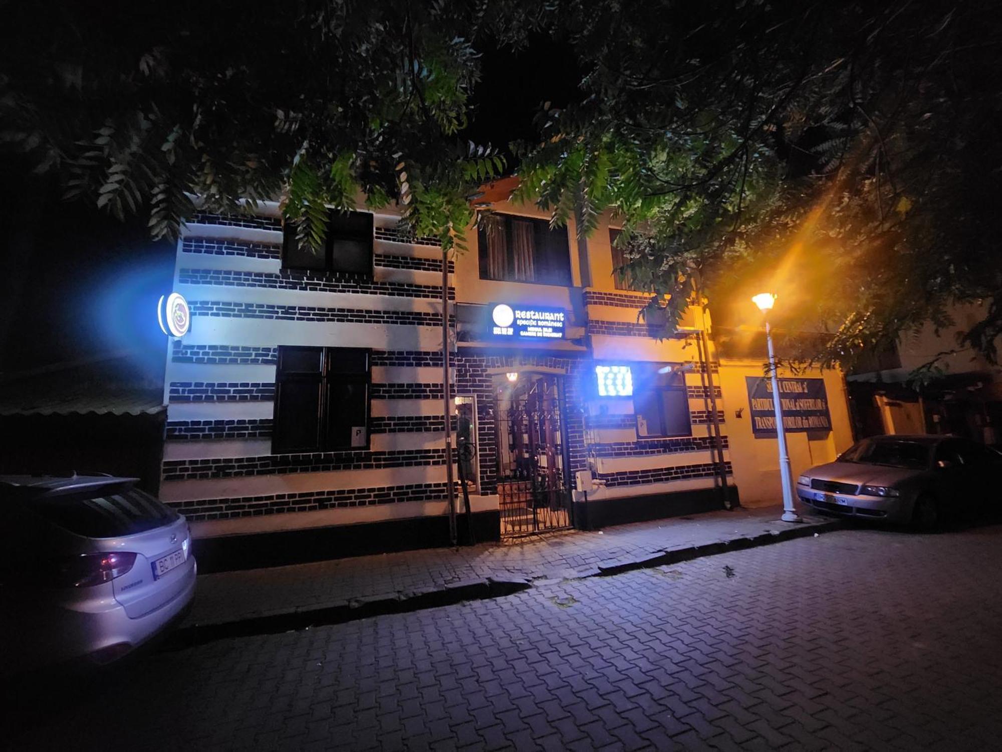 Karma Caffe&Rooms Bucharest Exterior photo