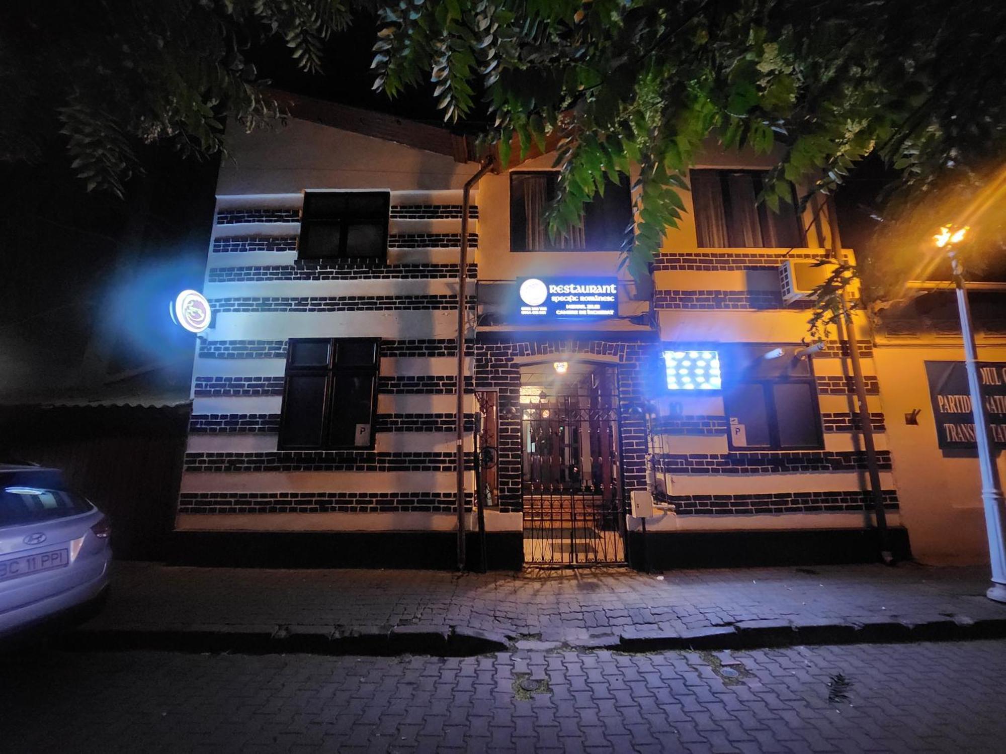 Karma Caffe&Rooms Bucharest Exterior photo